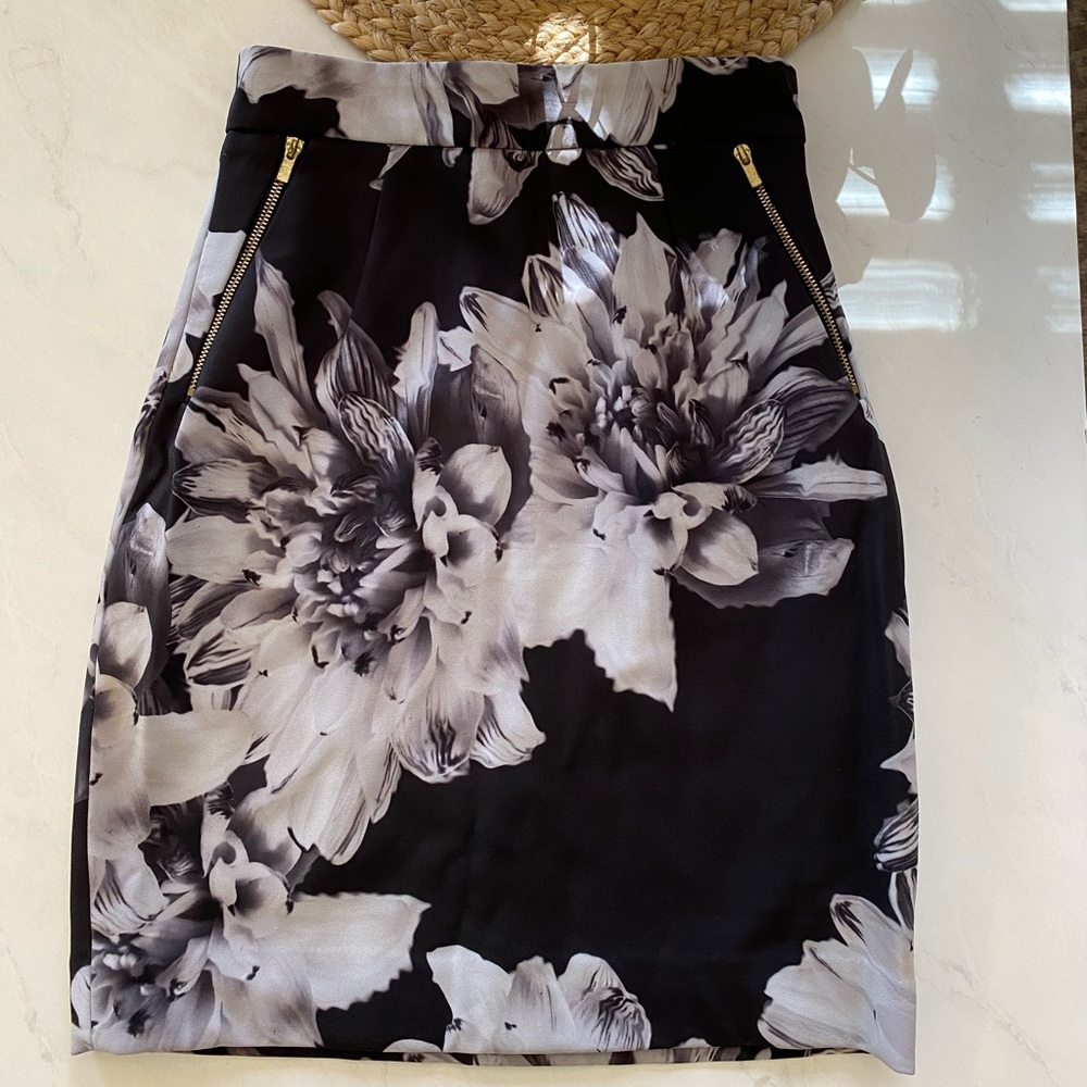 H&M Flower Pencil Skirt size 2.